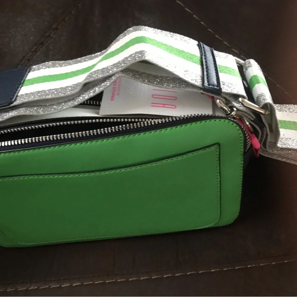 New bag with silver and green strap - Picture 4 of 5